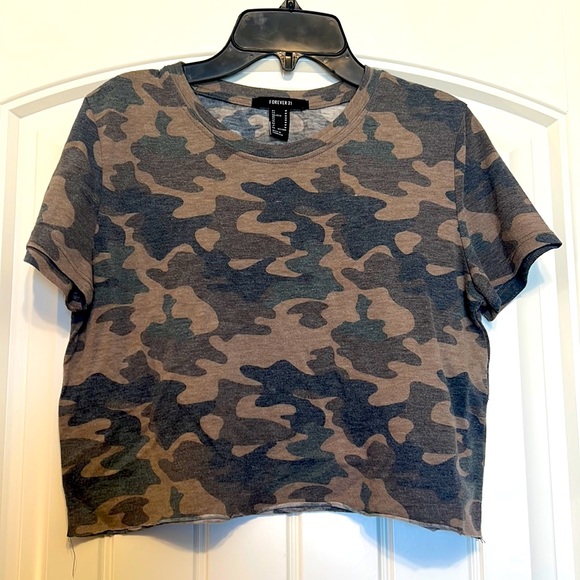 Forever 21 camo crop top - Picture 1 of 1